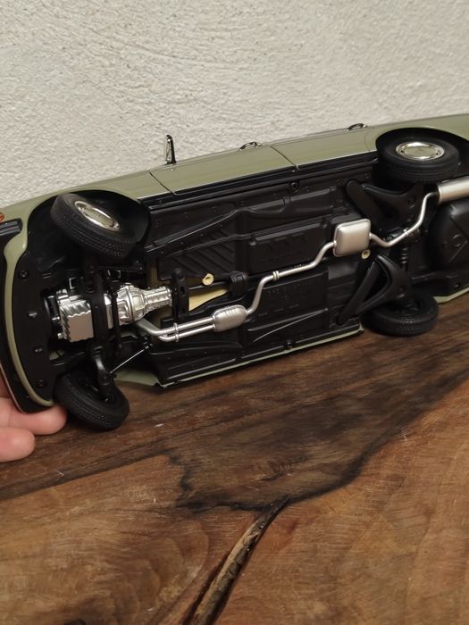 Machete auto 1:18