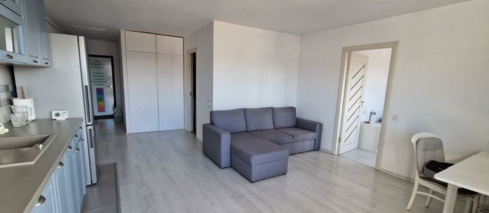 Închiriez apartament