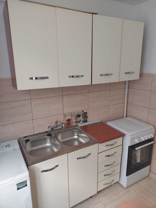 garsonieră Roman, zona Doamna Pop, parter, recent renovată