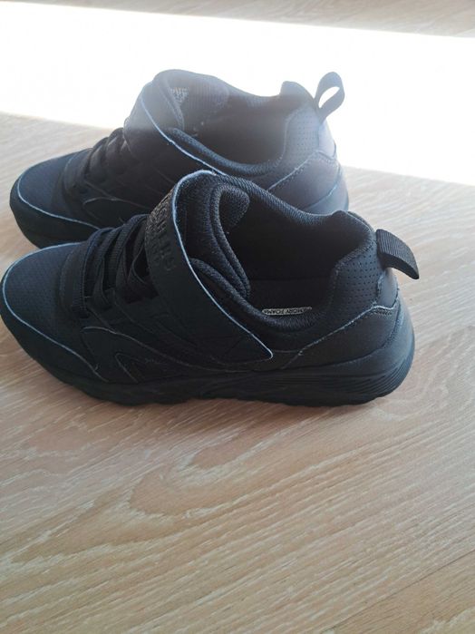 Кроссовки продам