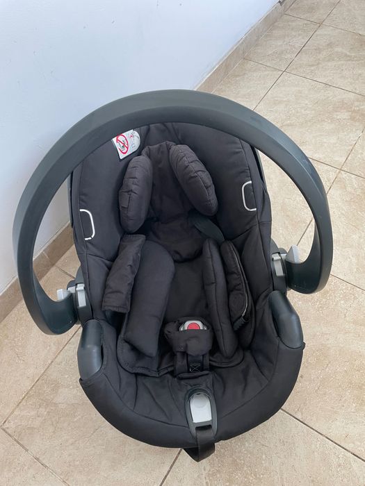 Vand scoica auto Babyzen +baza de insertie
