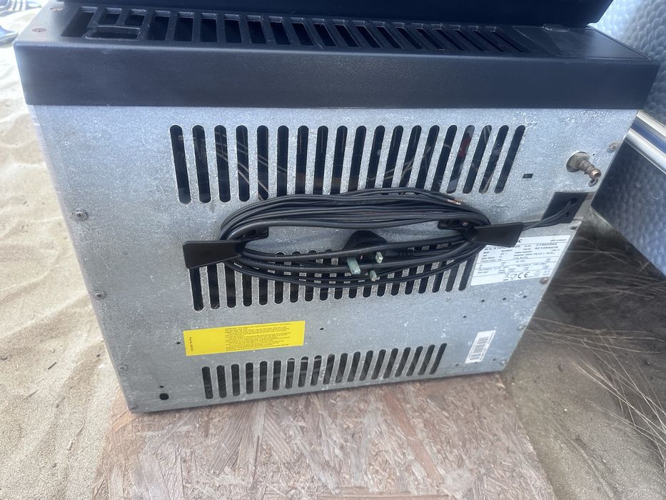 Dometic RC2200EGP ,12в,220в и газ, 41л, перфектен