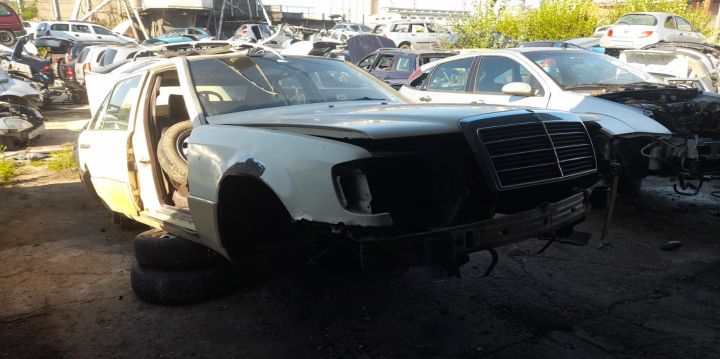 Carcasa termostat Mercedes-Benz E-Class W124 (facelift)