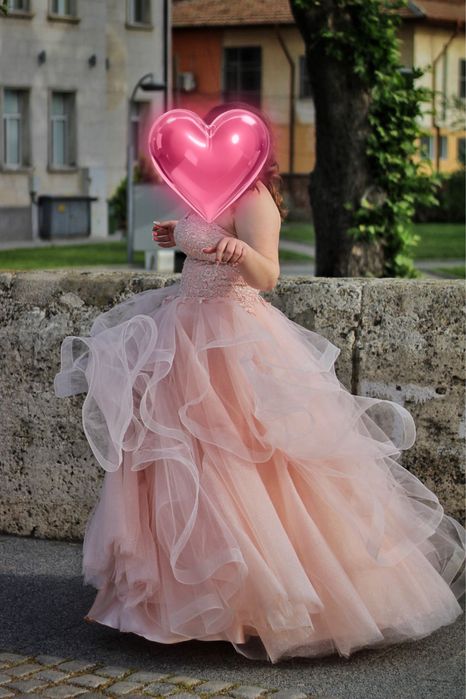 Бална рокля в цвят розов