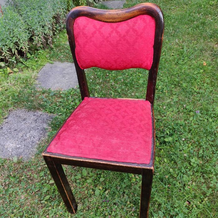 Masa extensibila -- 4 - 6 persoane si  4 scaune tapitate