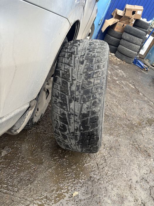 Продам шины шипованные