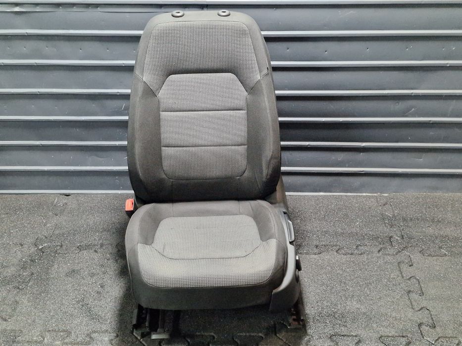 Scaun Sofer Cu Incalzire Stanga Fata Volkswagen Passat 365 2010 -