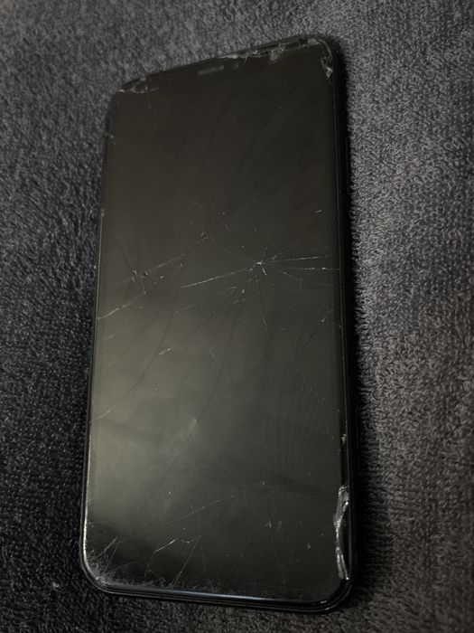 Vând telefoane nefuncționale – pentru piese/reparații