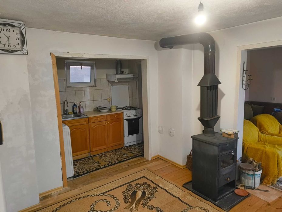 Продава се къща с голям двор и постройки в с. Ловнидол, общ. Севлиево!