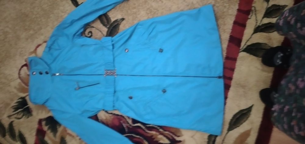 Тонкий женский плащ