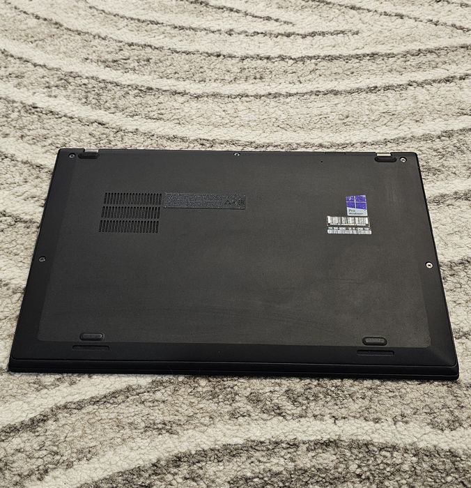 Lenovo ThinkPad X1 Carbon – 256GB SSD – Windows 11 Pro