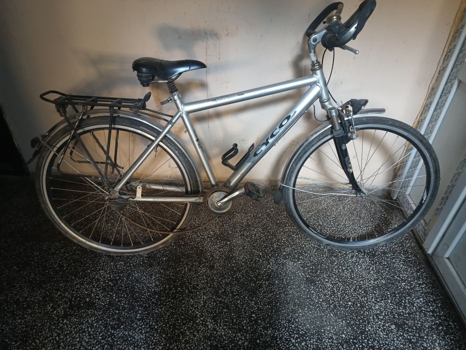 Vind bicicleta cu roti de 28 cu viteze in butuc