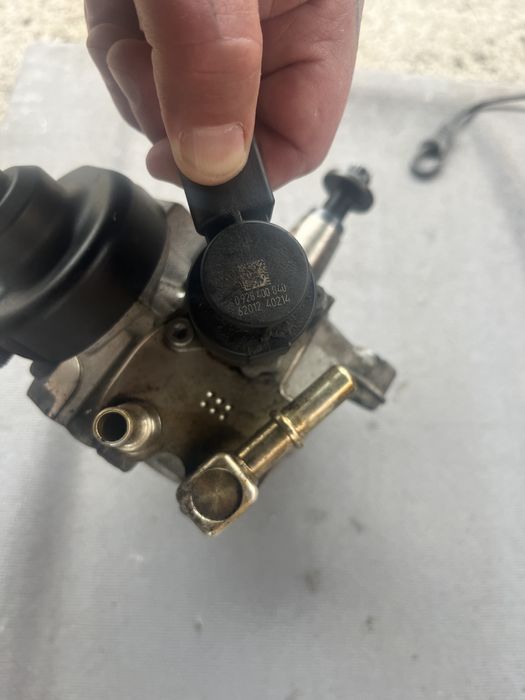 ГНП и дюзи за БМВ 2.0дизел 2016г