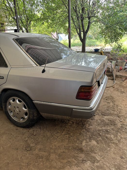 Мерседес Бенз W124