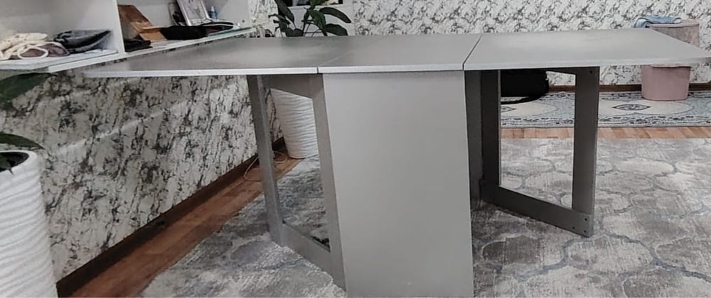 Стол и стулья в отличном состоянии