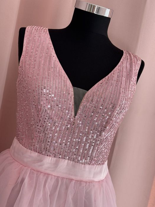 Рокля с тюл и пайети