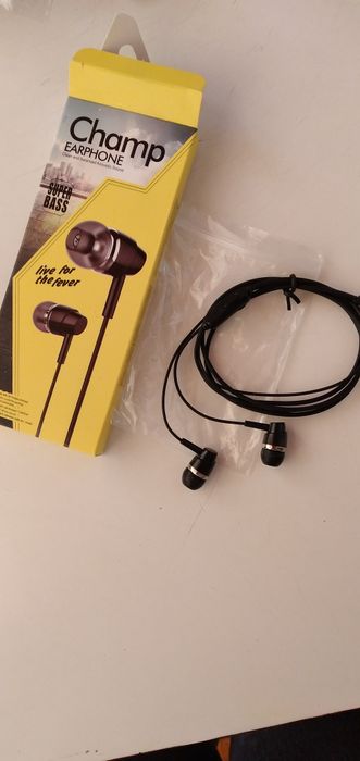 Продаются проводные наушники