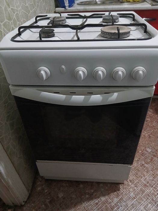 Продам газовую плиту Indesit