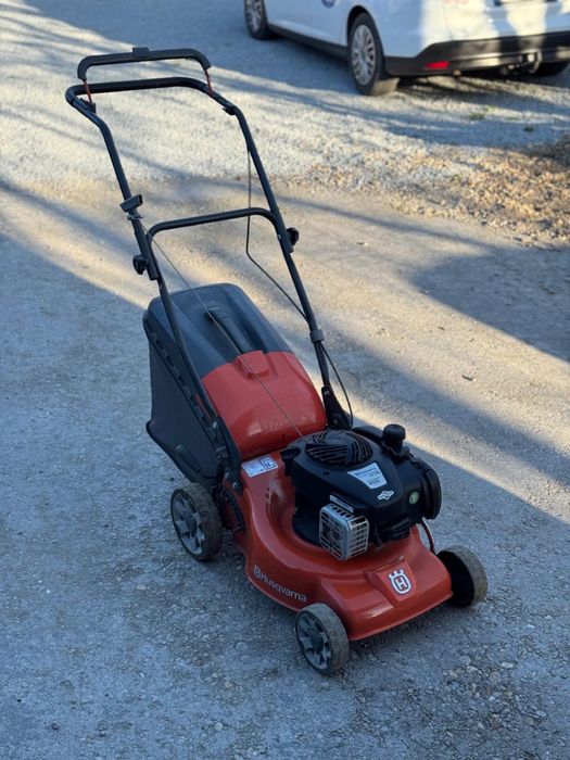 Vand masina de tuns Husqvarna