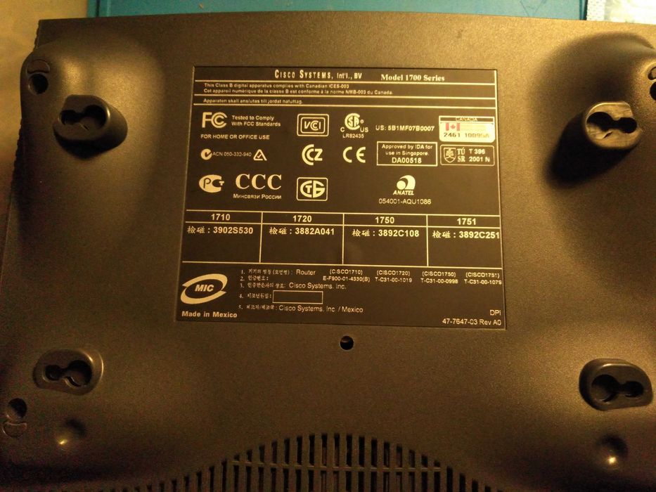 Cisco 1751 cu extensie VIC 2FXS , modul Ethernet si modul hardware VPN