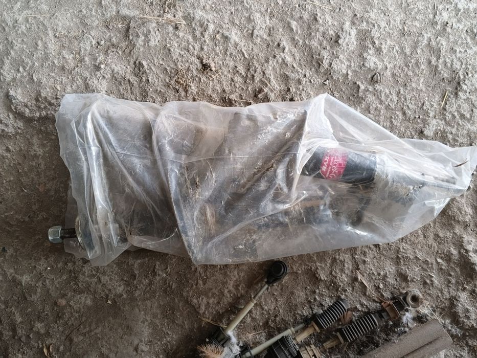 Продам стойки на Дустер