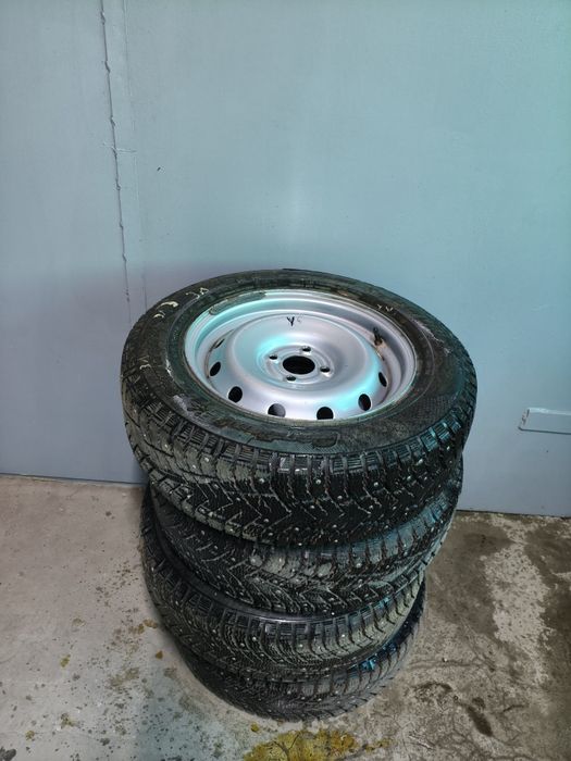 Резина шиты 195/65R15разболтовка 4/100