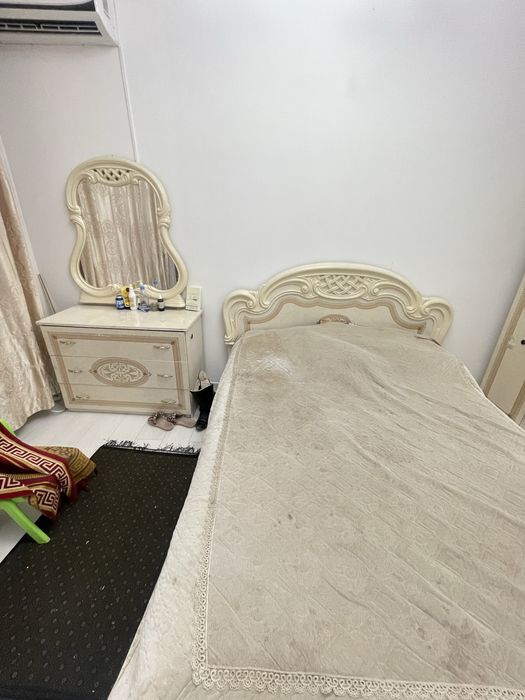 Срочно продам спальный гарнитур 1.6