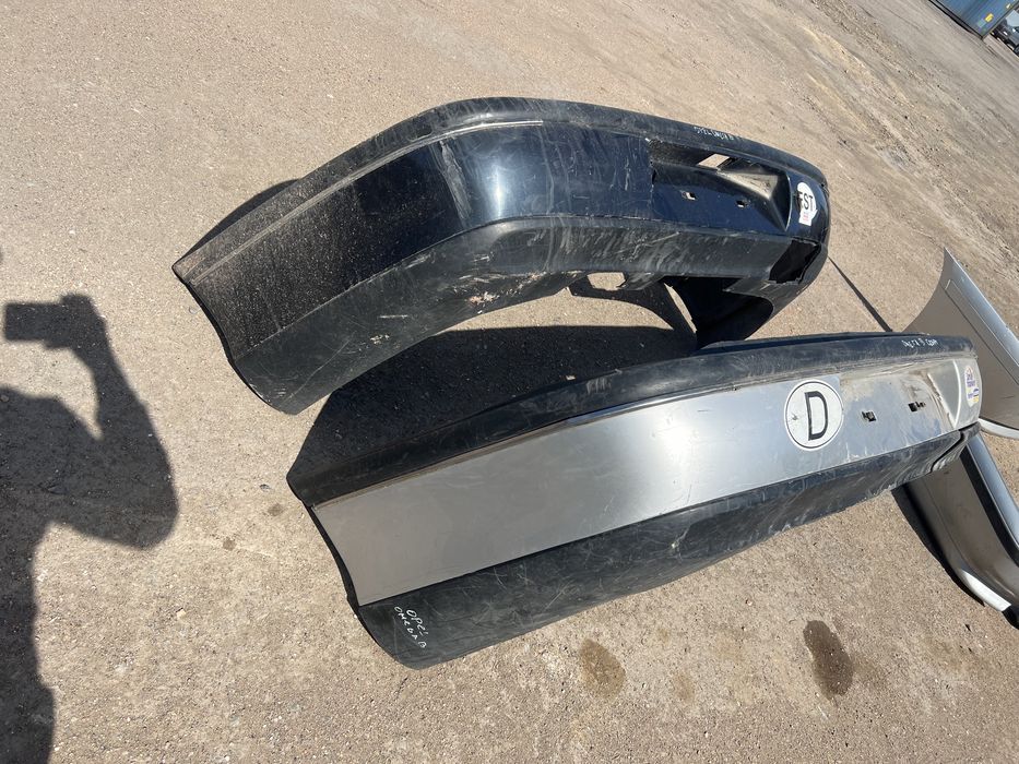 Задний бампер на Опель омега Б оригинал