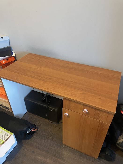 Продавам бюро 100x50x75