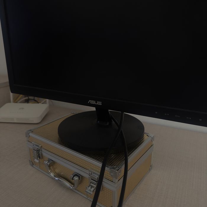 Vand monitor Asus