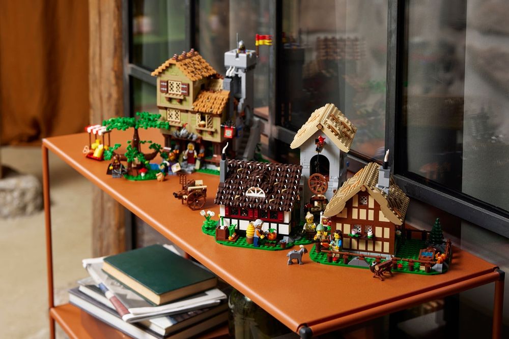 Lego 10332 Средновековен градски площад LEGO Icons Medieval Town Squar