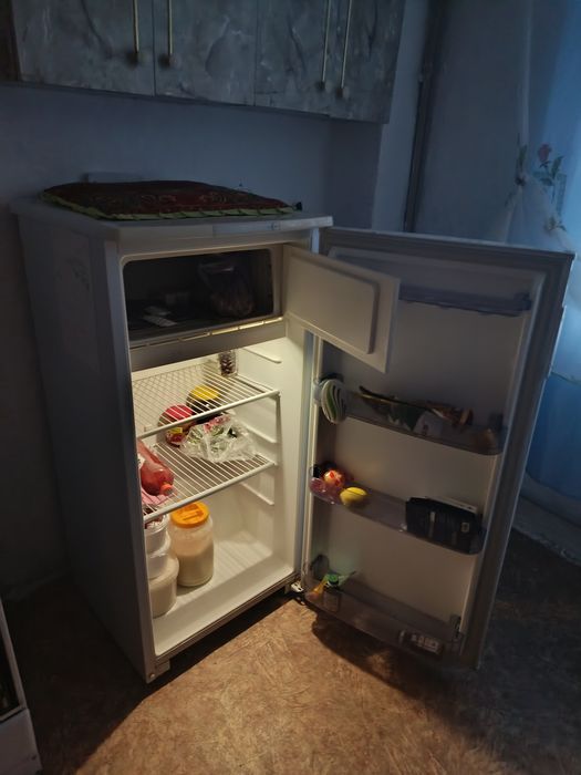Шкаф холодильник Аристон