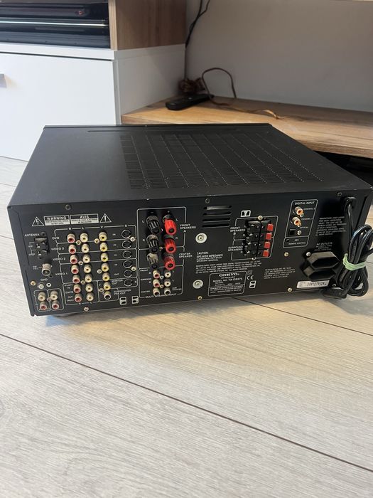 Усилвател Onkyo TX-DS 575