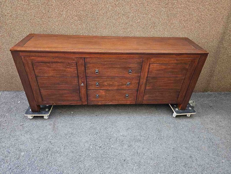 Контрабюфет изработен изцяло от масив