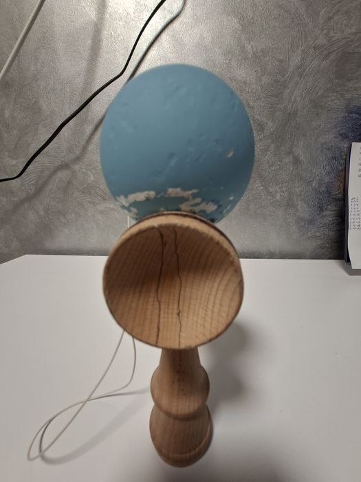 Kendama albastra