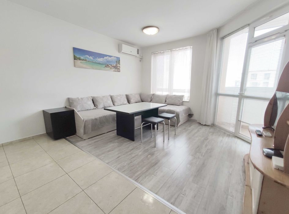 До Морска градина, двустаен за нощувки ”Плаж 1”, ж.к. Лазур, Бургас