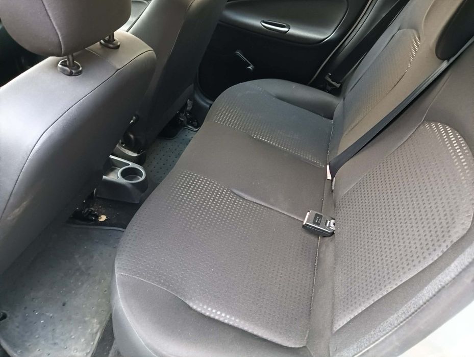 Vând peugeot 206 an 2010 luna 12 motor 1.4 benzina