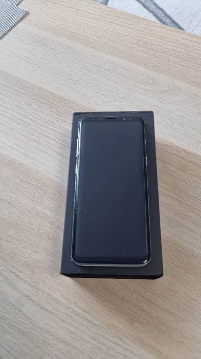 Продавам SAMSUNG S8