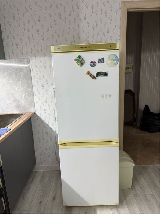 Продам холодильник и плиту