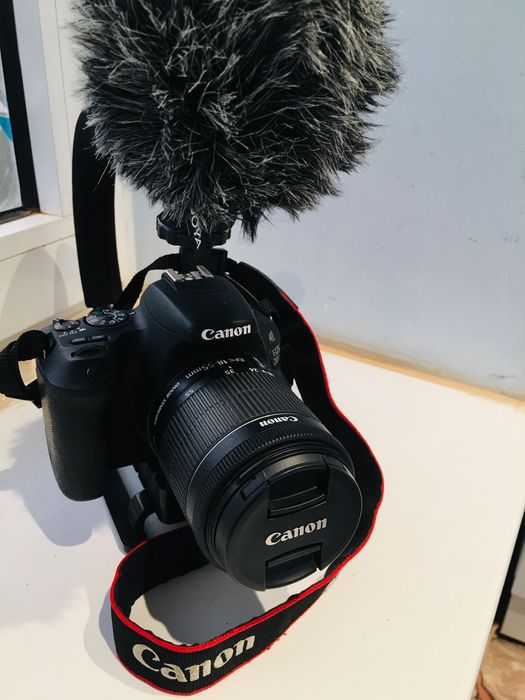 Зеркальный фотоаппарат Canon 200d