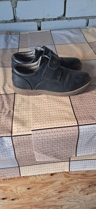 Продам туфли на мальчика