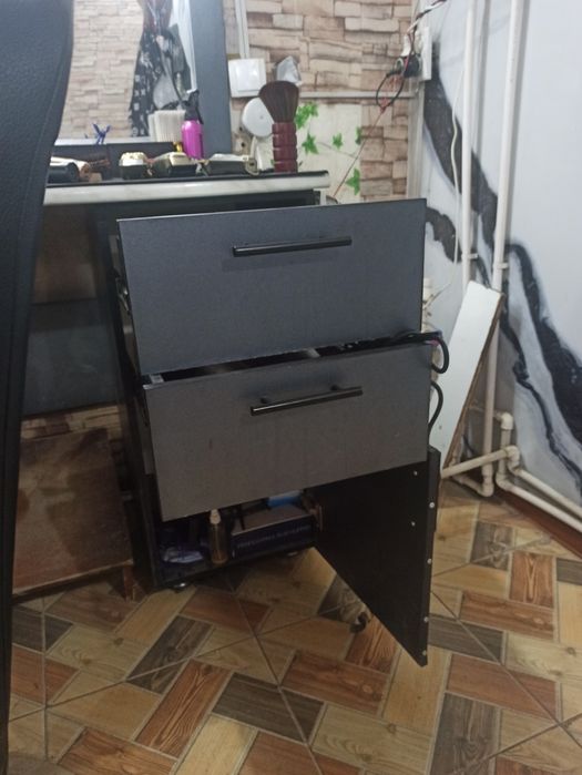 Barberlar uchun eng zor stol va rasiski oyna holati juda ham zor