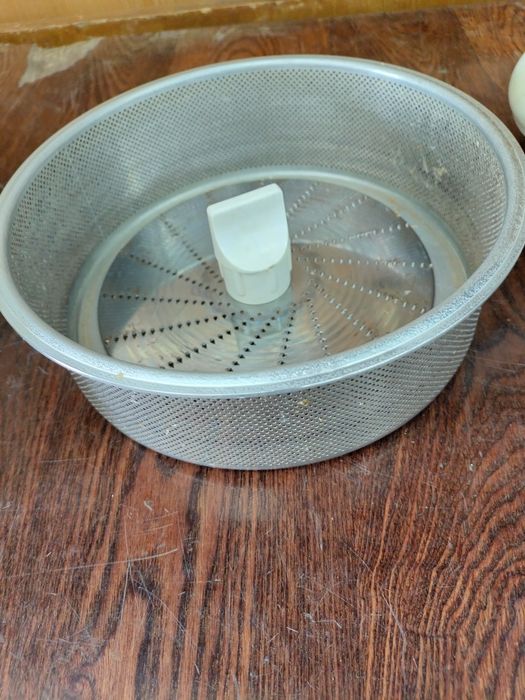 Запчасти от соковыжималки .