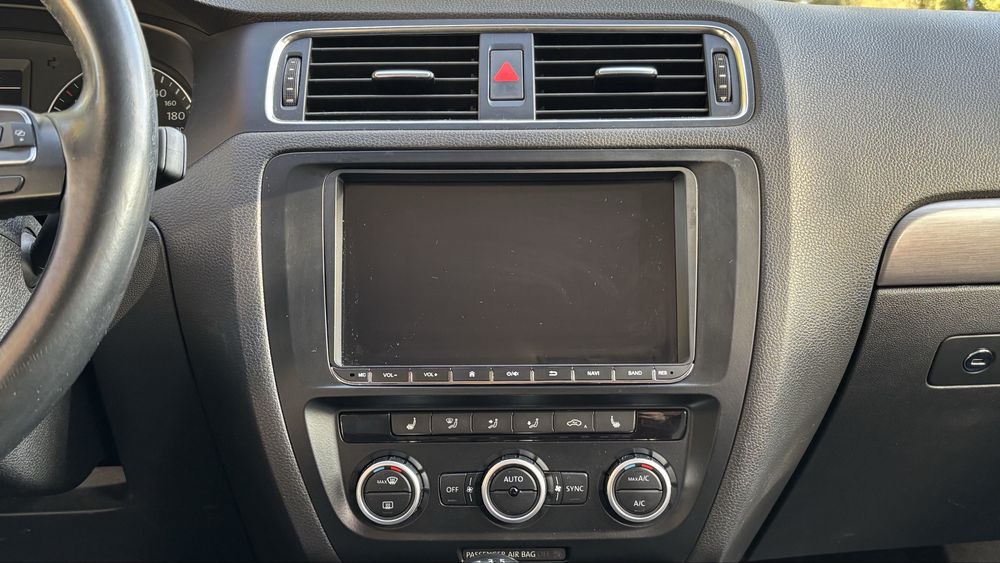 Volkswagen Jetta / 1.6 TDI / 2013.