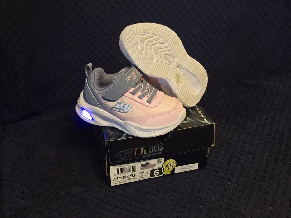 Adidasi copii Skechers,marimea 22,cu lumini