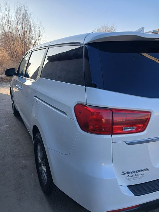 Kia sedona 2019 srochna sotiladi