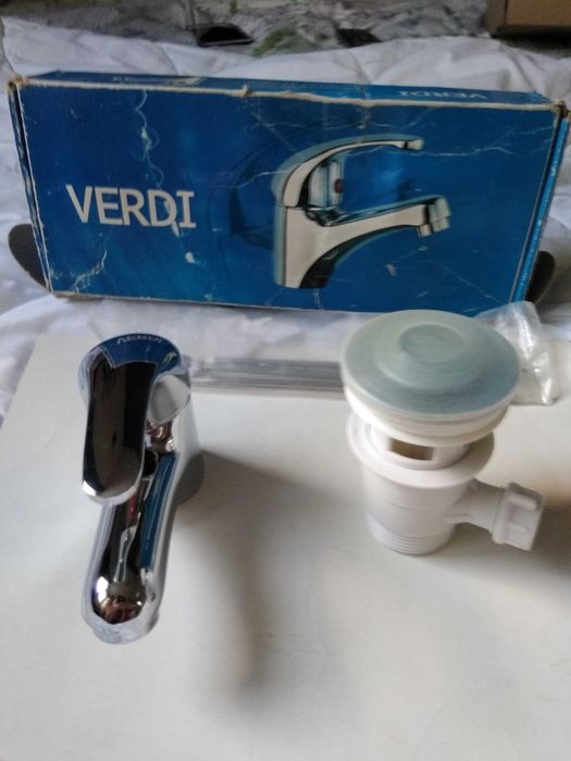 Смесителни батерии за мивка и баня и канелка/хром