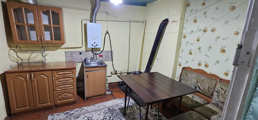 Сдам на длительный срок пол дома.