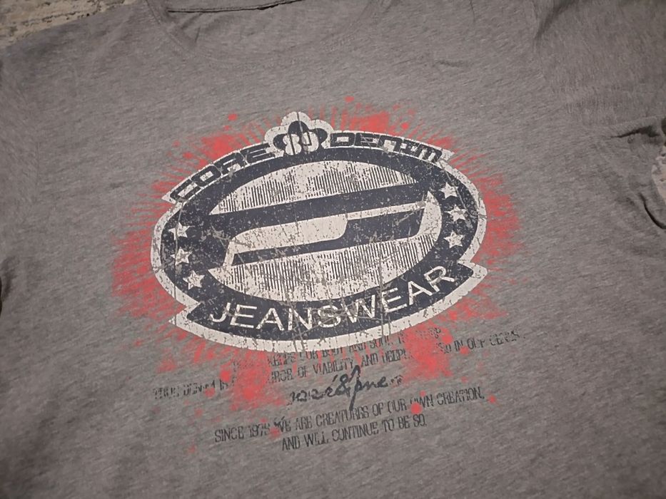 Сива спортна тениска