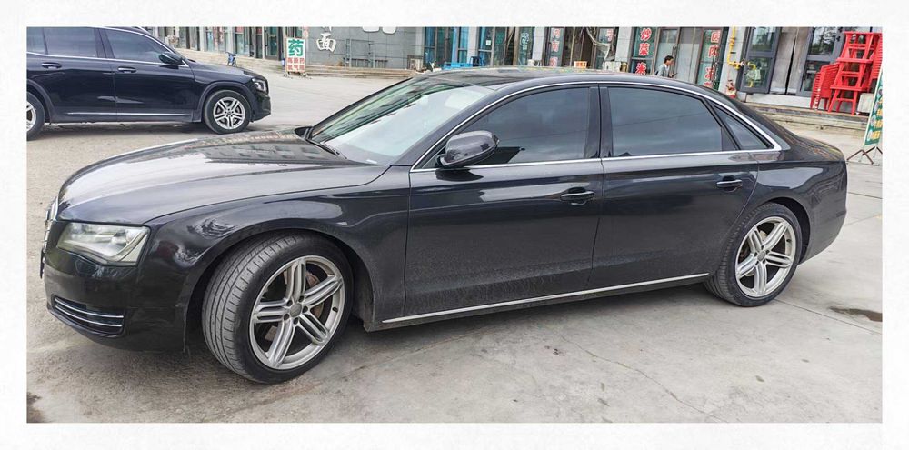 Audi A8 2014, 140 000 км, 90 000 юаней